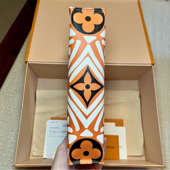 Louis Vuitton Monogram Giant Crafty Toiletry Pouch 26 NEW - Picture 3 of 9